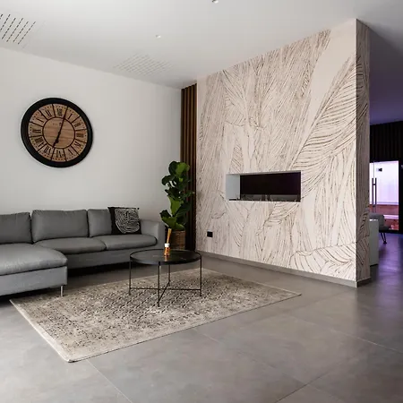 Luxury New Look Guest house *